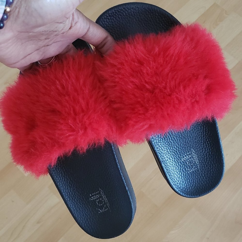 Fluffy faux fur Red Slides size 2